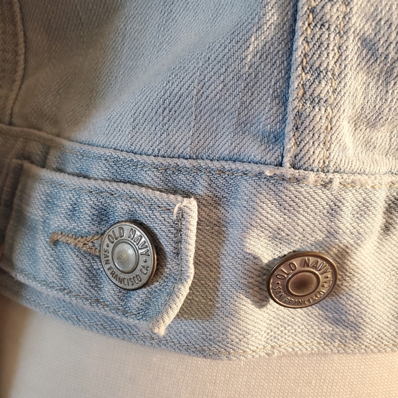 🍂🍁🍂Old Navy light wash jean jacket. X-small.Fall.POCKETS! 2 inside 2 outside. - Picture 7 of 14